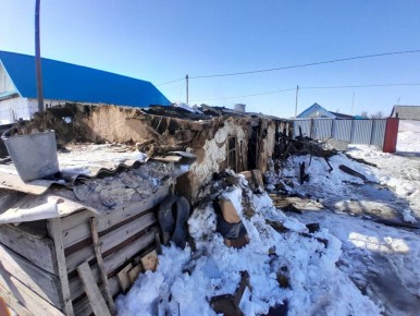 В селе Изобильное пожар уничтожил хозпостройки на 30 квадратах