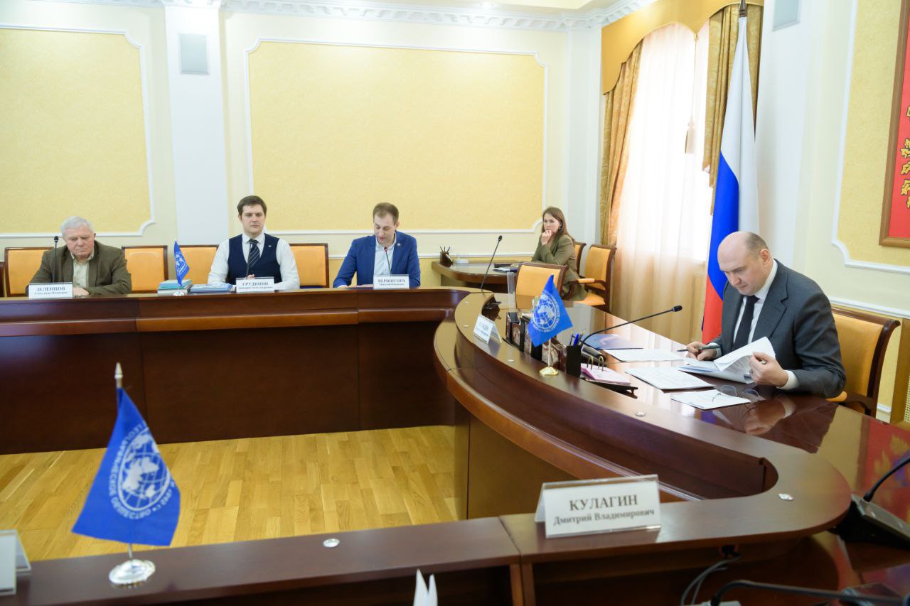 Под председательством губернатора Евгения Солнцева прошло заседание Попечительского совета регионального отделения Русского географического общества Под председательством губернатора Евгения Солнцева прошло заседание Попечительского совета регионального отделения Русского географического общества