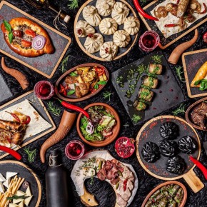 Грузинское гостеприимство: пять идеальных пар блюд и напитков