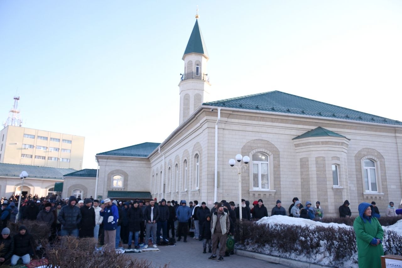 Альберт Юмадилов: Поздравляю всех мусульман с окончанием священного месяца Рамадан и светлым праздником Ураза-байрам! Альберт Юмадилов: Поздравляю всех мусульман с окончанием священного месяца Рамадан и светлым праздником Ураза-байрам!