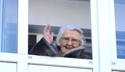 В Оренбурге открыли памятный знак Почетному гражданину города Людмиле Малиной