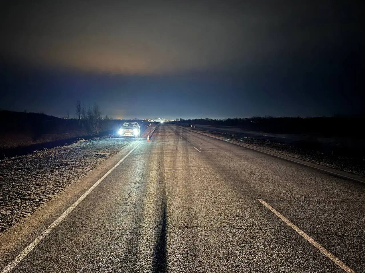 На трассе под Оренбургом сбили пешехода: мужчина госпитализирован