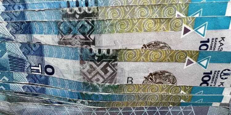 Пенсионные секреты: кто получает более 900 тысяч тенге в месяц?