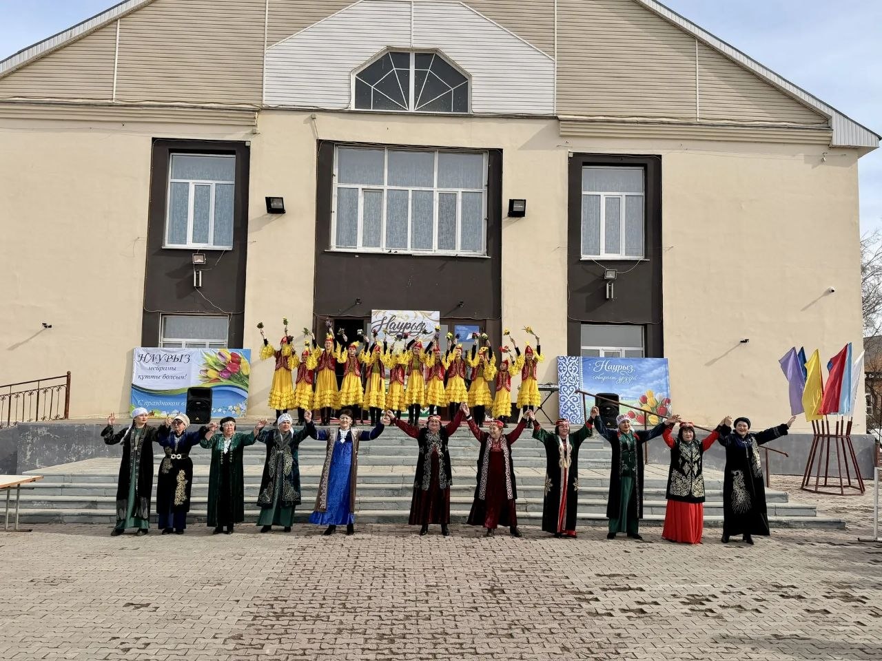 Новоорск встречает весну: праздник Наурыз в Год единства объединяет жителей Новоорск встречает весну: праздник Наурыз в Год единства объединяет жителей