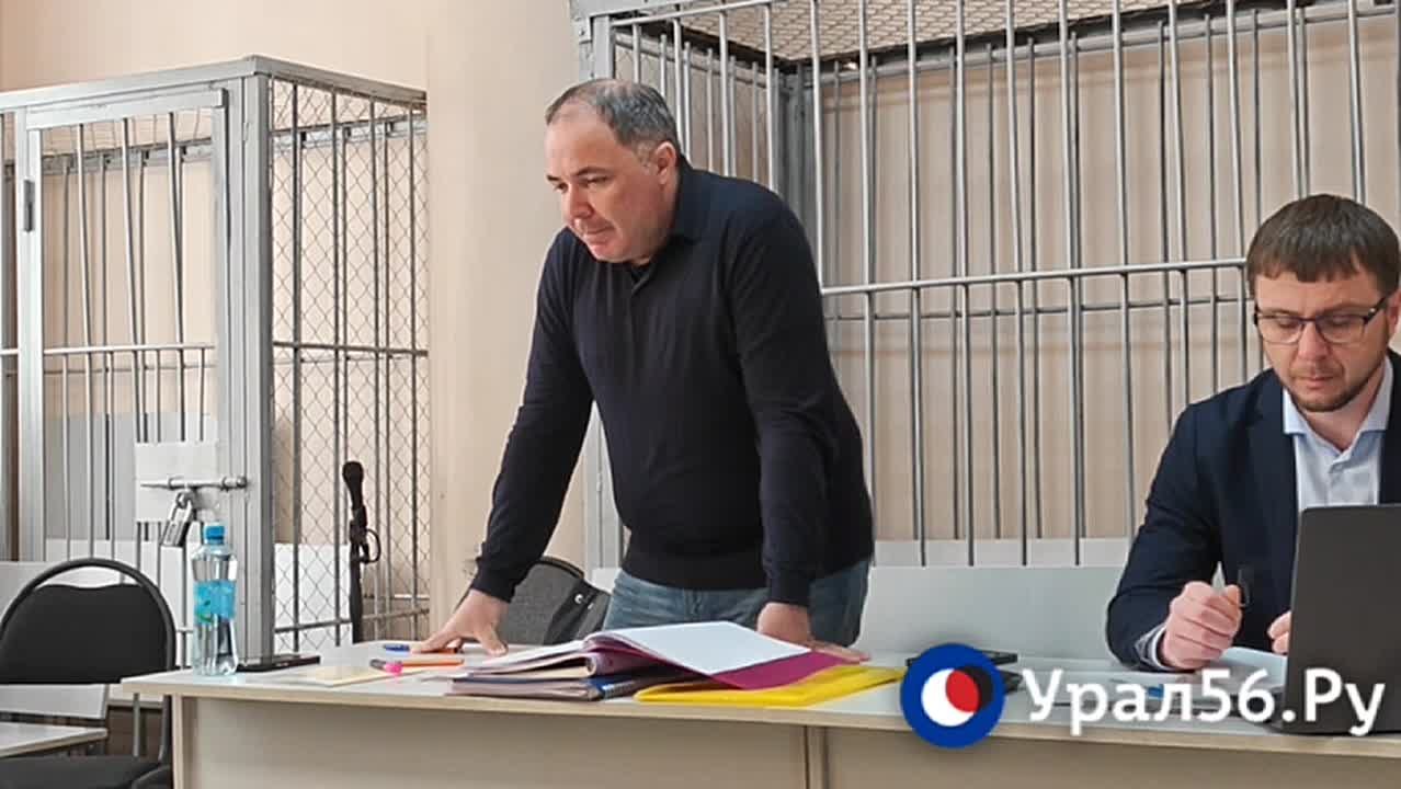 Экс-министр природы Оренбургской области рассказал в суде, как его родители брали в лизинг премиальный внедорожник и почему перестали платить