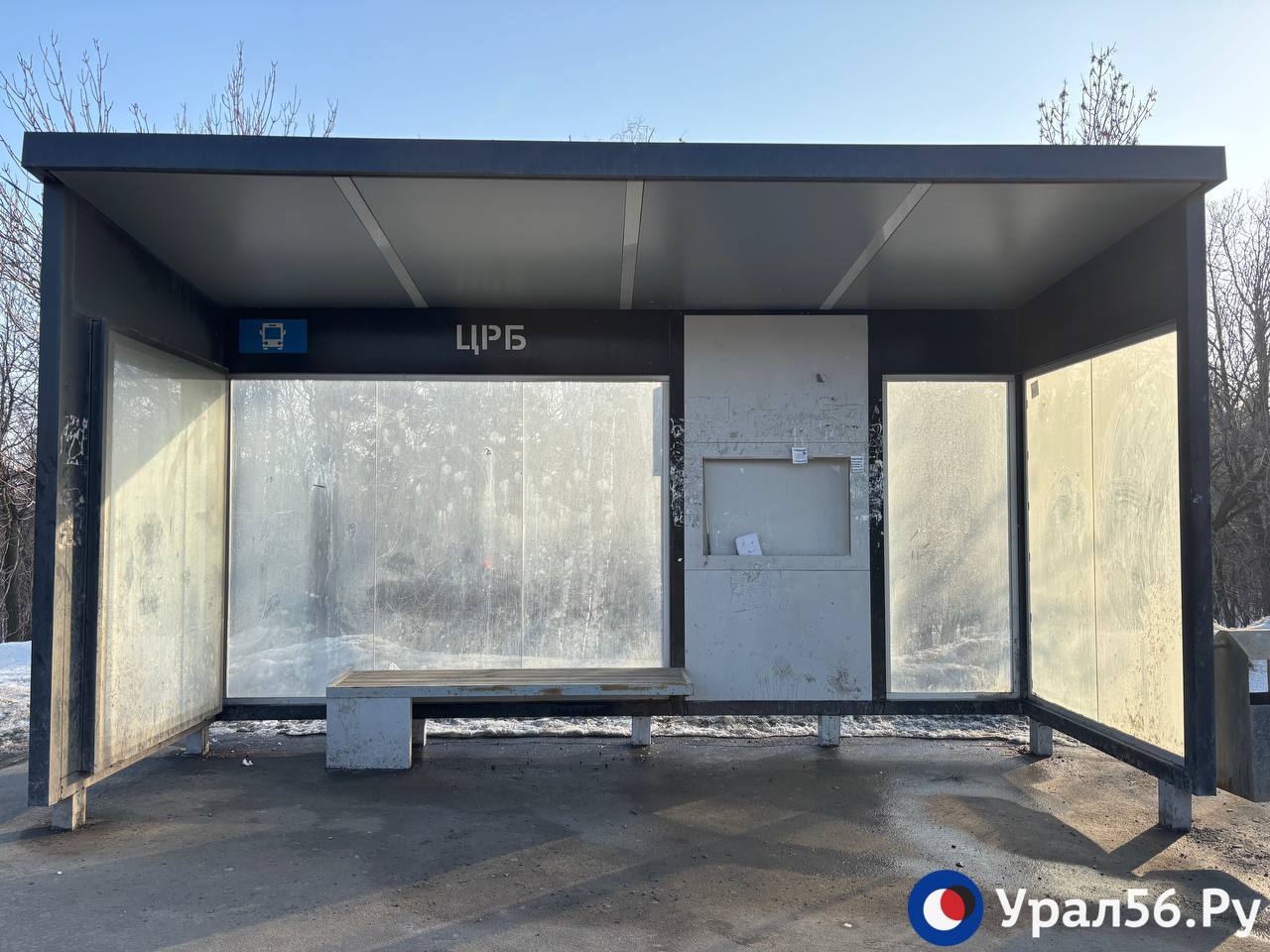 Без экрана и с «паутинкой»: Что осталось от умных остановок на Нежинском шоссе в Оренбурге