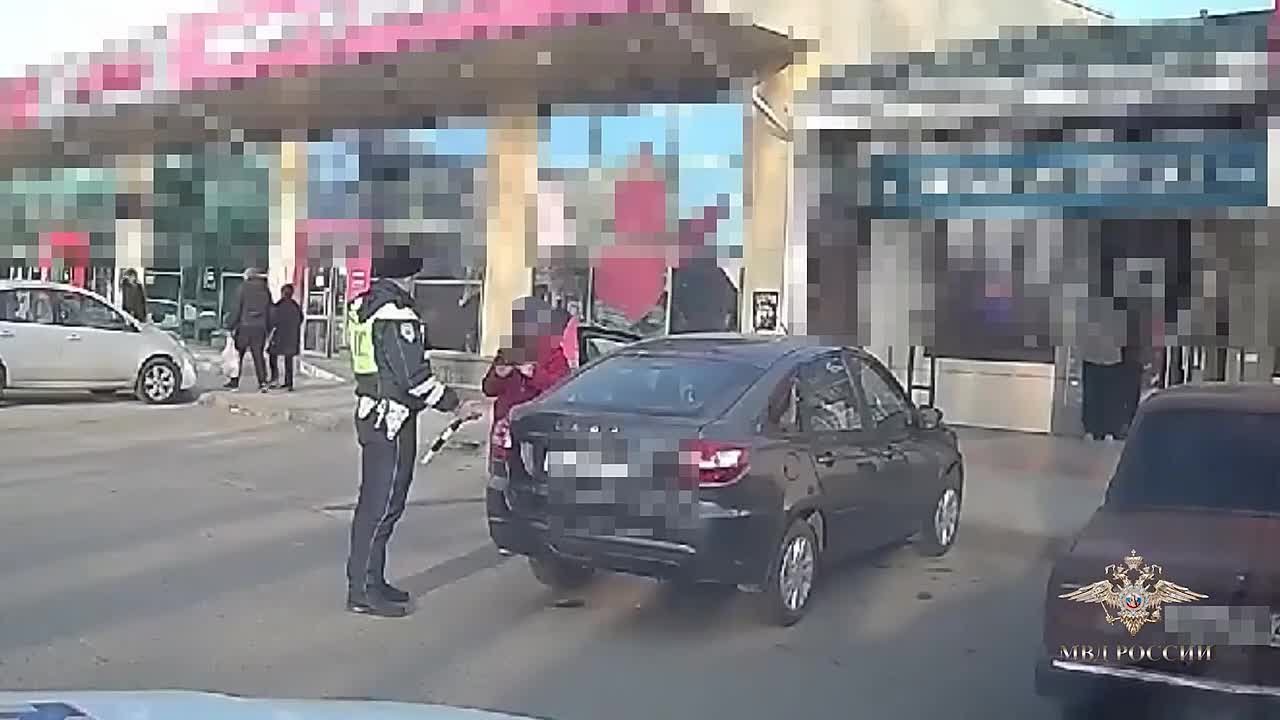 Мать посадила сына в багажник, чтобы он «прокатился» — полиция устроила погоню