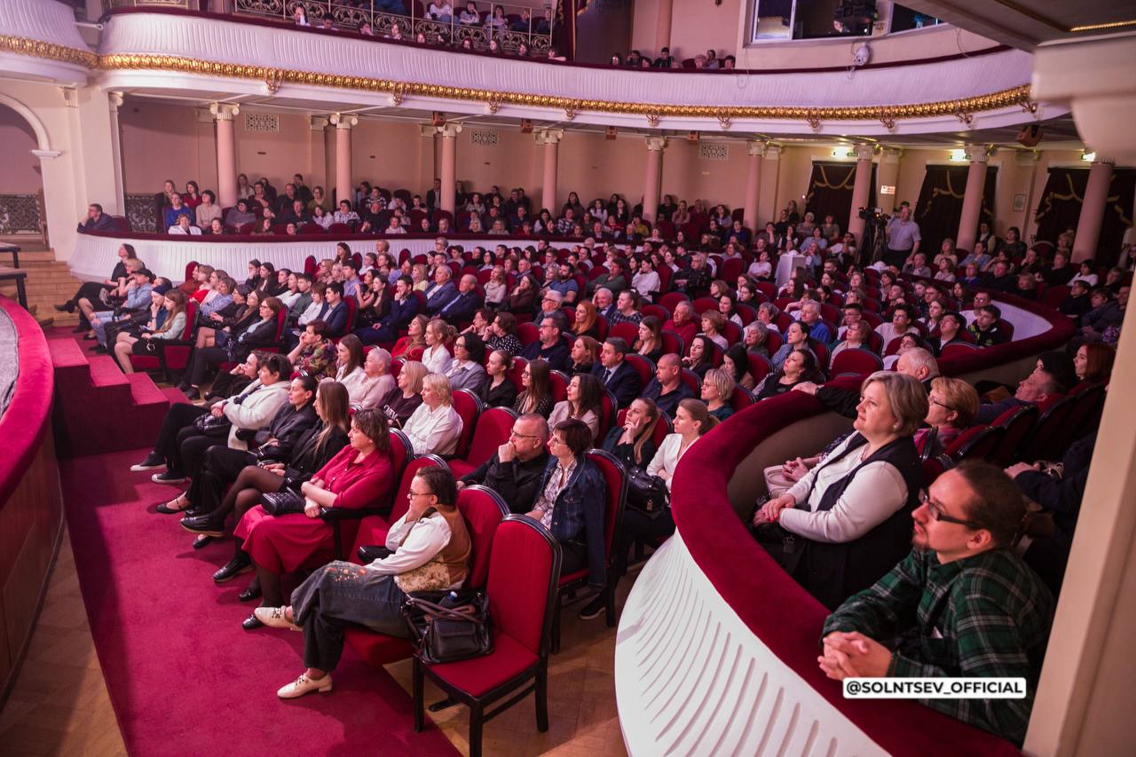 Евгений Солнцев: Оренбургский государственный драматический театр имени Максима Горького сегодня отметил 170-летие Евгений Солнцев: Оренбургский государственный драматический театр имени Максима Горького сегодня отметил 170-летие