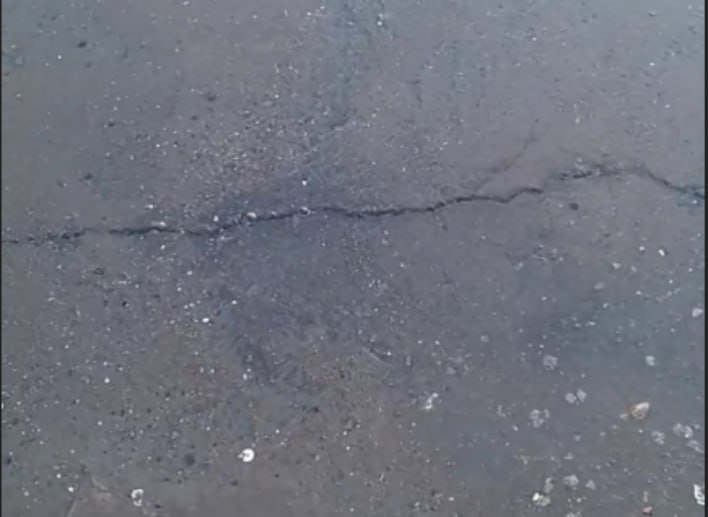 В Орске с октября из-под земли течет вода