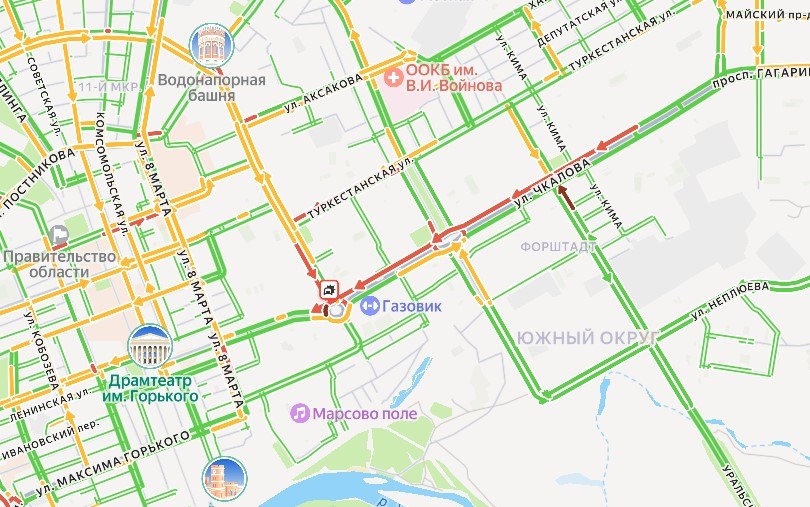 Сегодня утренние заторы образовались на улице Чкалова Оренбурга