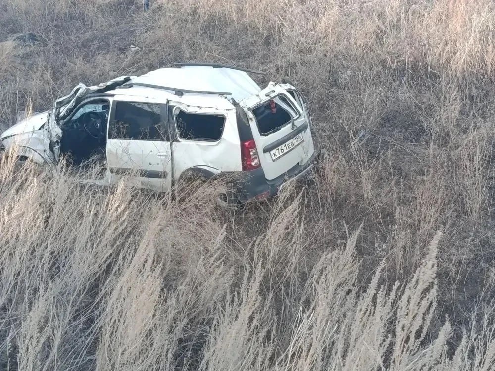 В Гайском городском округе автомобиль "Лада Ларгус" слетел с трассы