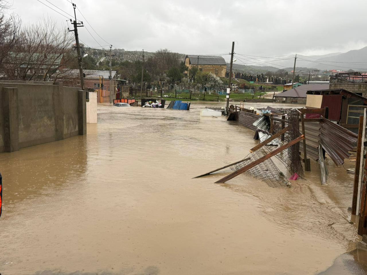 В Дагестане наводнение после мощного ливня: Людей эвакуируют, подтоплено около 500 домов В Дагестане наводнение после мощного ливня: Людей эвакуируют, подтоплено около 500 домов
