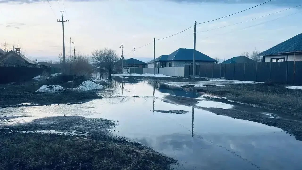 Вот так подтопленные участки в Бузулуке выглядели вчера Вот так подтопленные участки в Бузулуке выглядели вчера