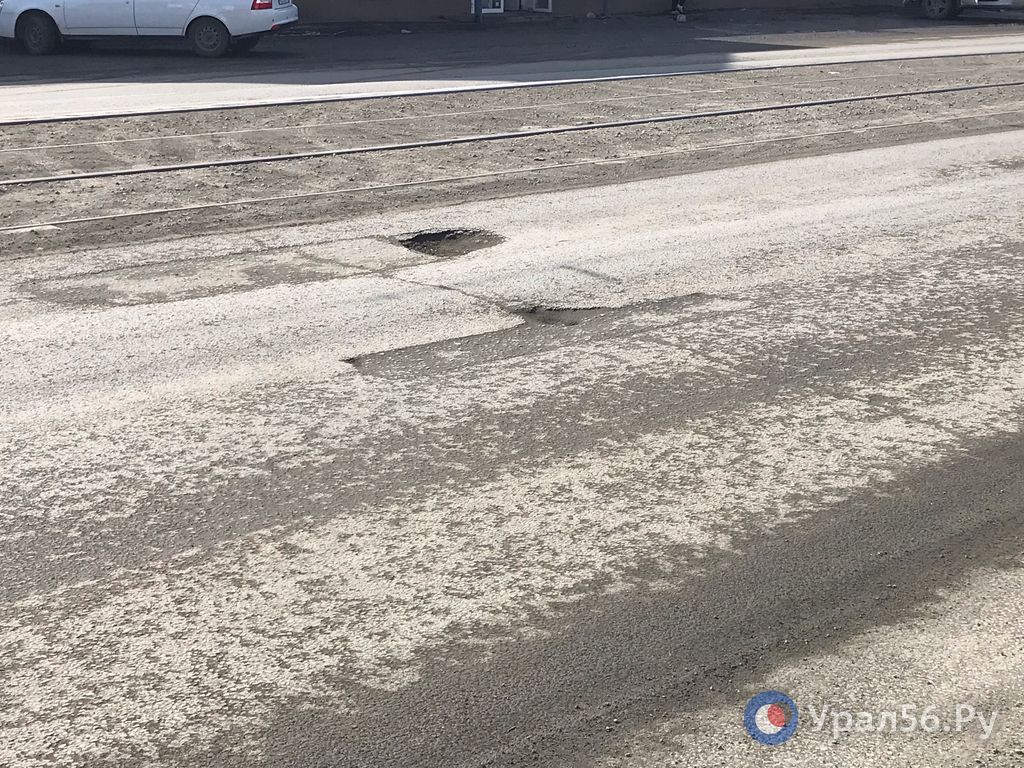 В Орске начала рассыпать дорога, отремонтированная по БКД, в самом начале проекта