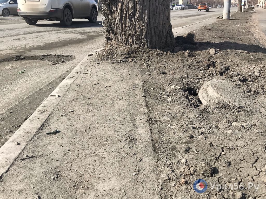 В Орске начала рассыпать дорога, отремонтированная по БКД, в самом начале проекта В Орске начала рассыпать дорога, отремонтированная по БКД, в самом начале проекта