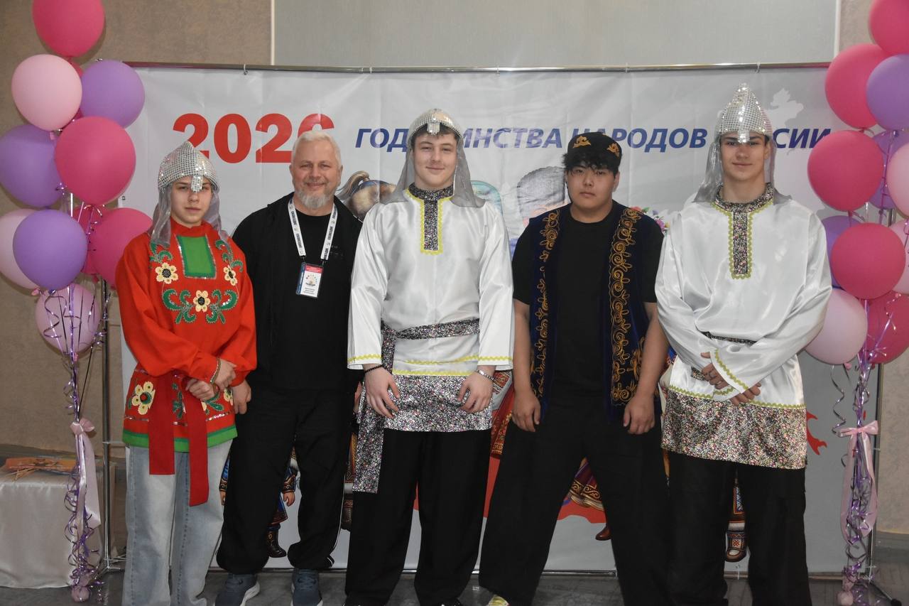 Старшеклассники взломали «Код Единства» Старшеклассники взломали «Код Единства»