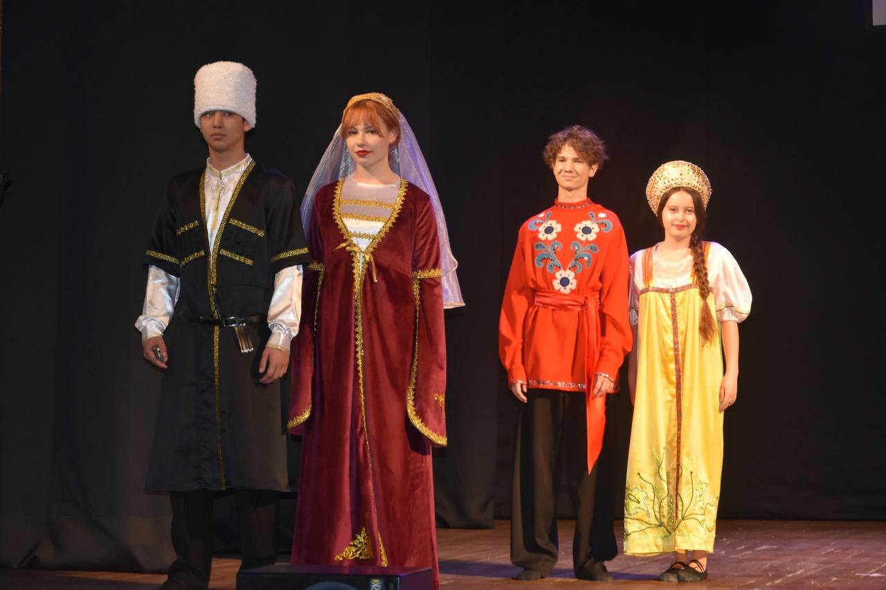 Старшеклассники взломали «Код Единства» Старшеклассники взломали «Код Единства»