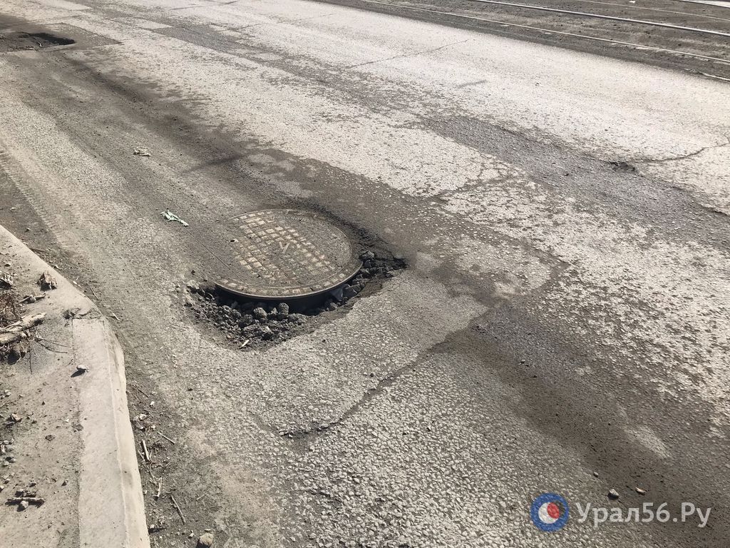 В Орске начала рассыпать дорога, отремонтированная по БКД, в самом начале проекта В Орске начала рассыпать дорога, отремонтированная по БКД, в самом начале проекта