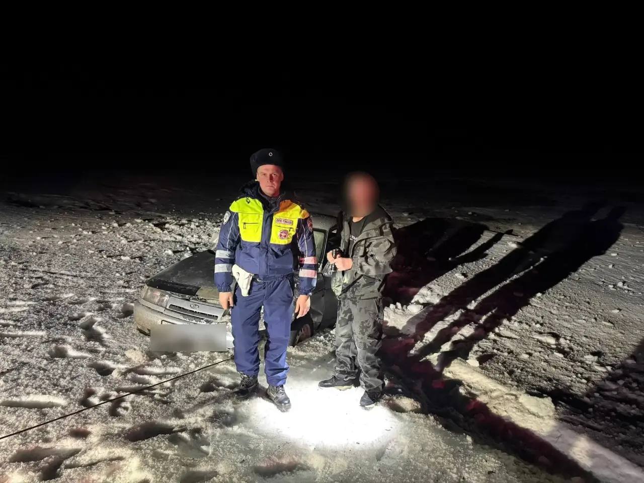 В Оренбуржье автоинспекторы стреляли по колесам, чтобы задержать нарушителя В Оренбуржье автоинспекторы стреляли по колесам, чтобы задержать нарушителя