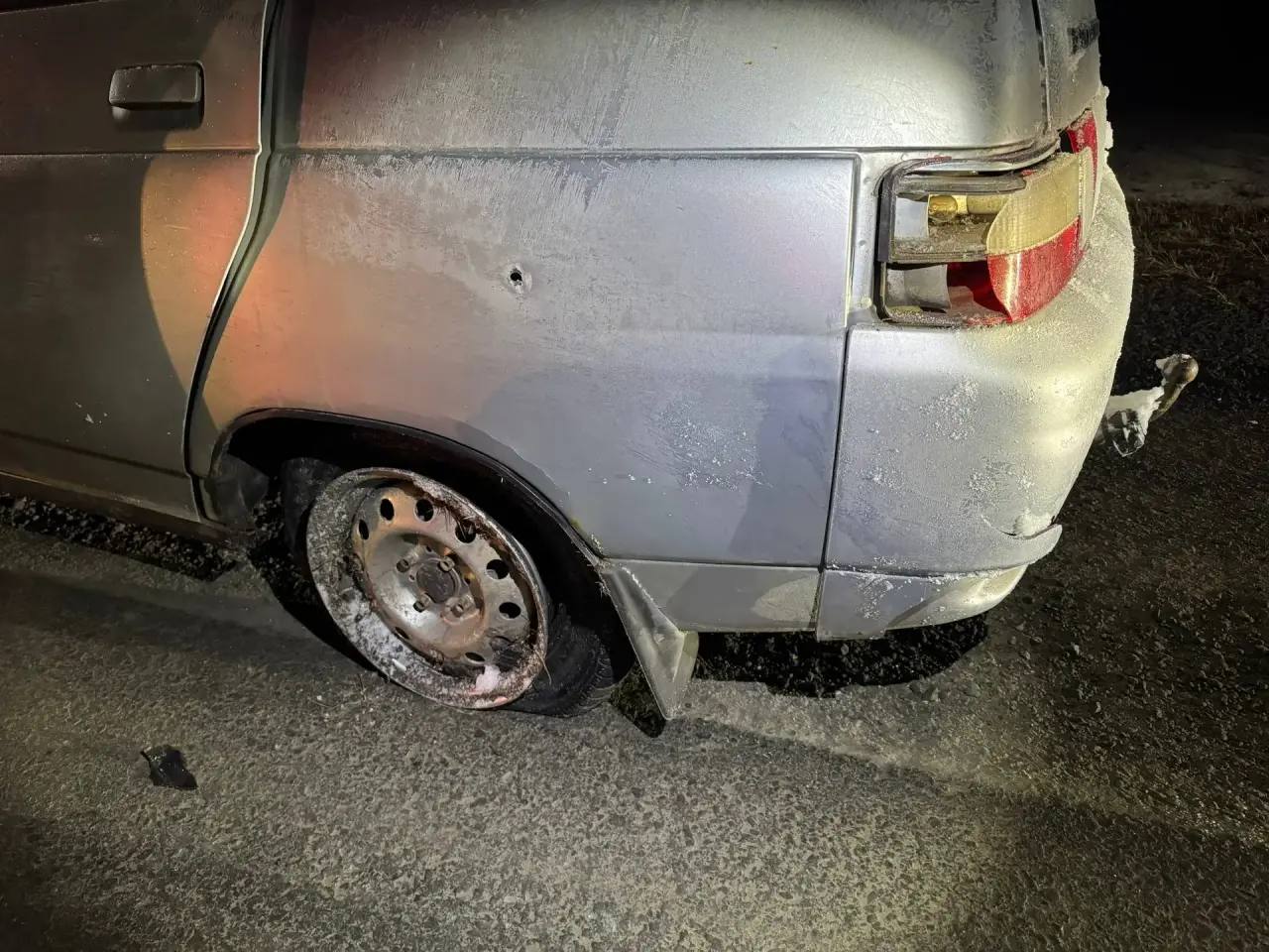 В Оренбуржье автоинспекторы стреляли по колесам, чтобы задержать нарушителя В Оренбуржье автоинспекторы стреляли по колесам, чтобы задержать нарушителя