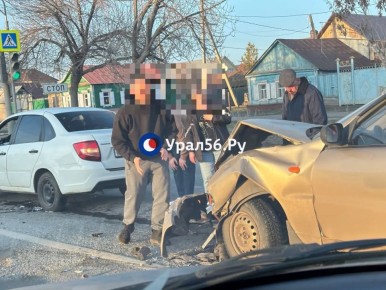 Две 14-летние девочки пострадали в тройном ДТП в Оренбурге