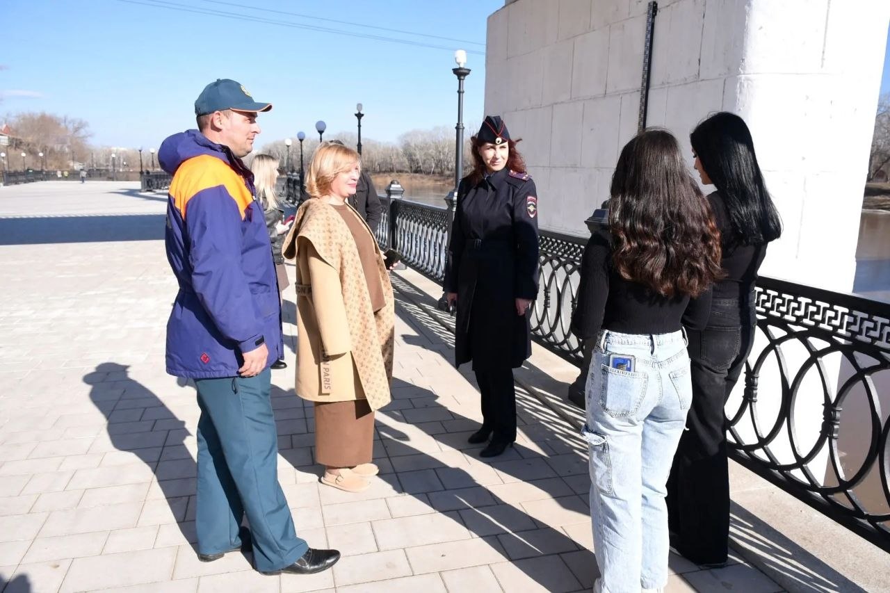 Молодежь выбирает ЗОЖ!. . 31 марта на набережной Оренбурга прошла крутая профилактическая акция для молодежи! Специалисты развернули передвижной медпункт ГАУЗ «ООКНД», побеседовали с подростками о вреде запрещенных... Молодежь выбирает ЗОЖ!. . 31 марта на набережной Оренбурга прошла крутая профилактическая акция для молодежи! Специалисты развернули передвижной медпункт ГАУЗ «ООКНД», побеседовали с подростками о вреде запрещенных...