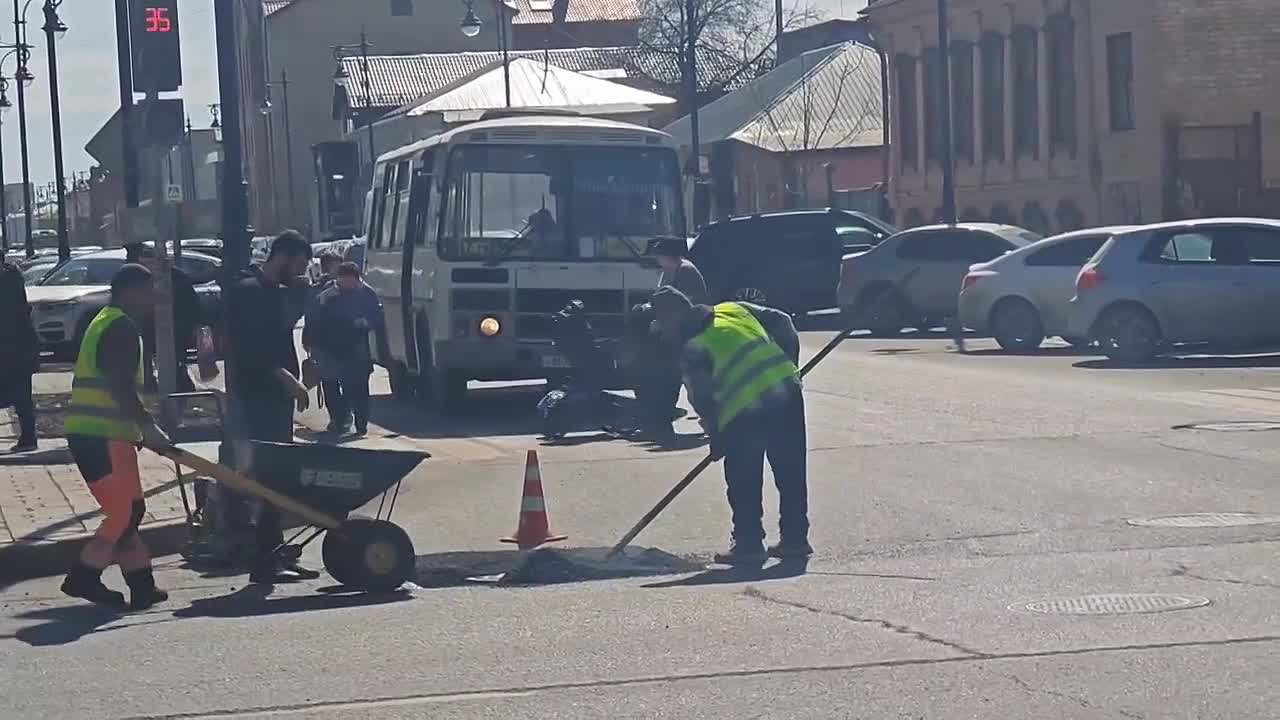 Более 50 колодцев привели в порядок на центральных улицах Оренбурга