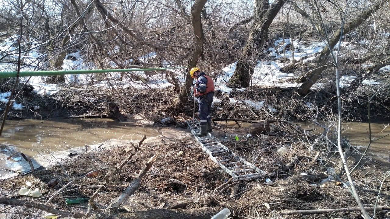 В Оренбургской области пятый день ищут пропавшего в ручье ребенка В Оренбургской области пятый день ищут пропавшего в ручье ребенка