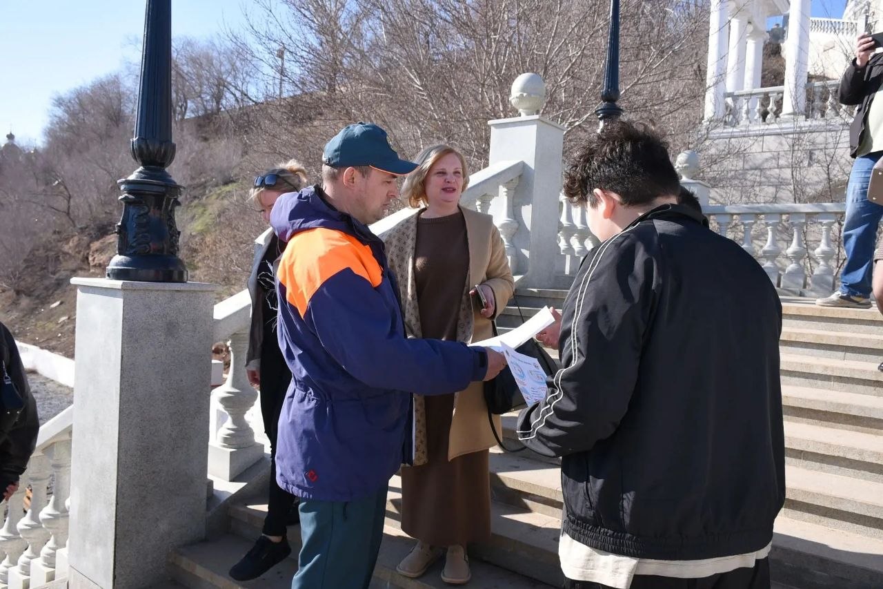 Молодежь выбирает ЗОЖ!. . 31 марта на набережной Оренбурга прошла крутая профилактическая акция для молодежи! Специалисты развернули передвижной медпункт ГАУЗ «ООКНД», побеседовали с подростками о вреде запрещенных... Молодежь выбирает ЗОЖ!. . 31 марта на набережной Оренбурга прошла крутая профилактическая акция для молодежи! Специалисты развернули передвижной медпункт ГАУЗ «ООКНД», побеседовали с подростками о вреде запрещенных...