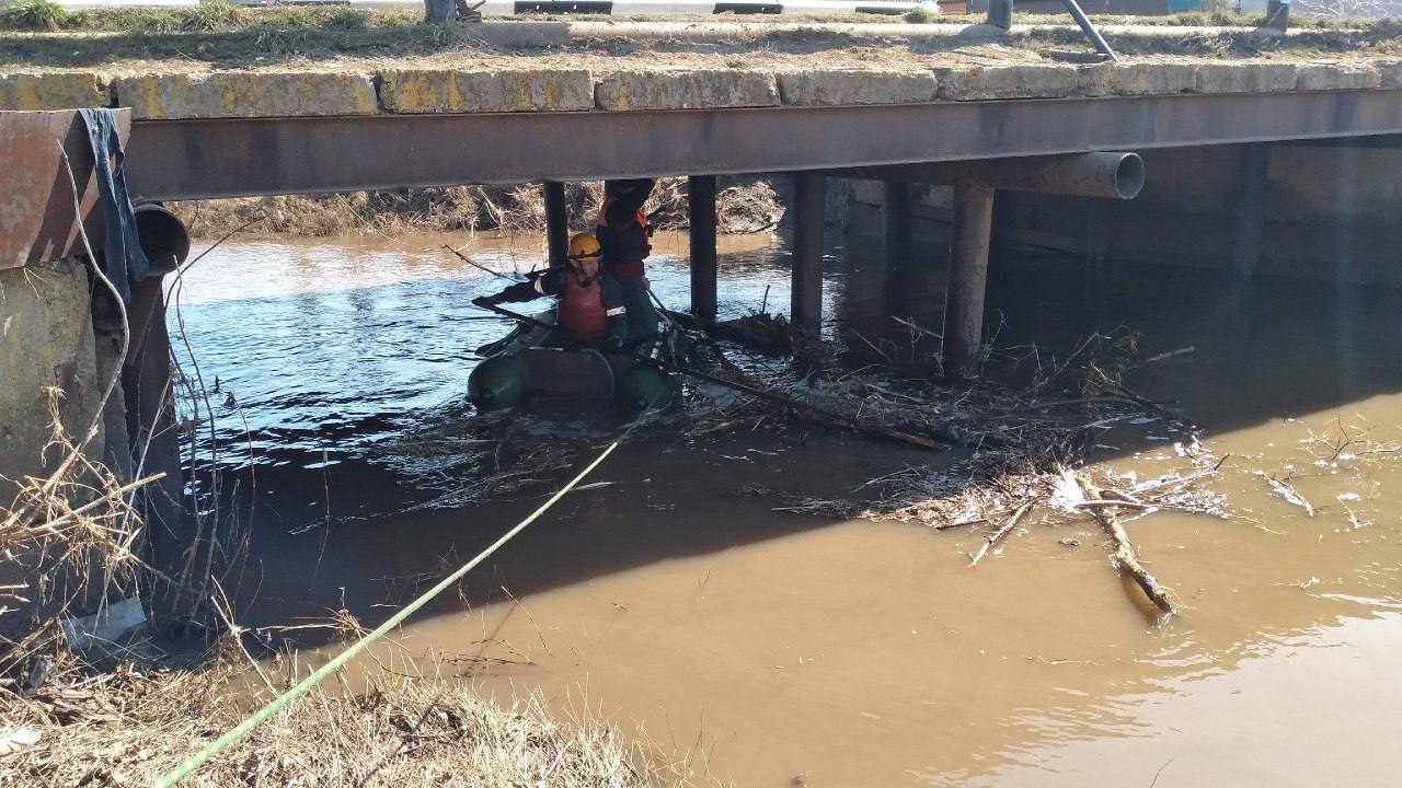 В Оренбургской области пятый день ищут пропавшего в ручье ребенка В Оренбургской области пятый день ищут пропавшего в ручье ребенка