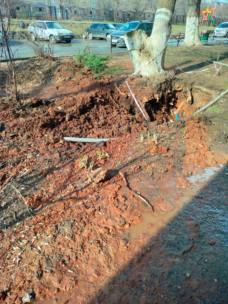 Раскопали и бросили: В центре Оренбурга участок после поиска протечки так и не привели в порядок Раскопали и бросили: В центре Оренбурга участок после поиска протечки так и не привели в порядок