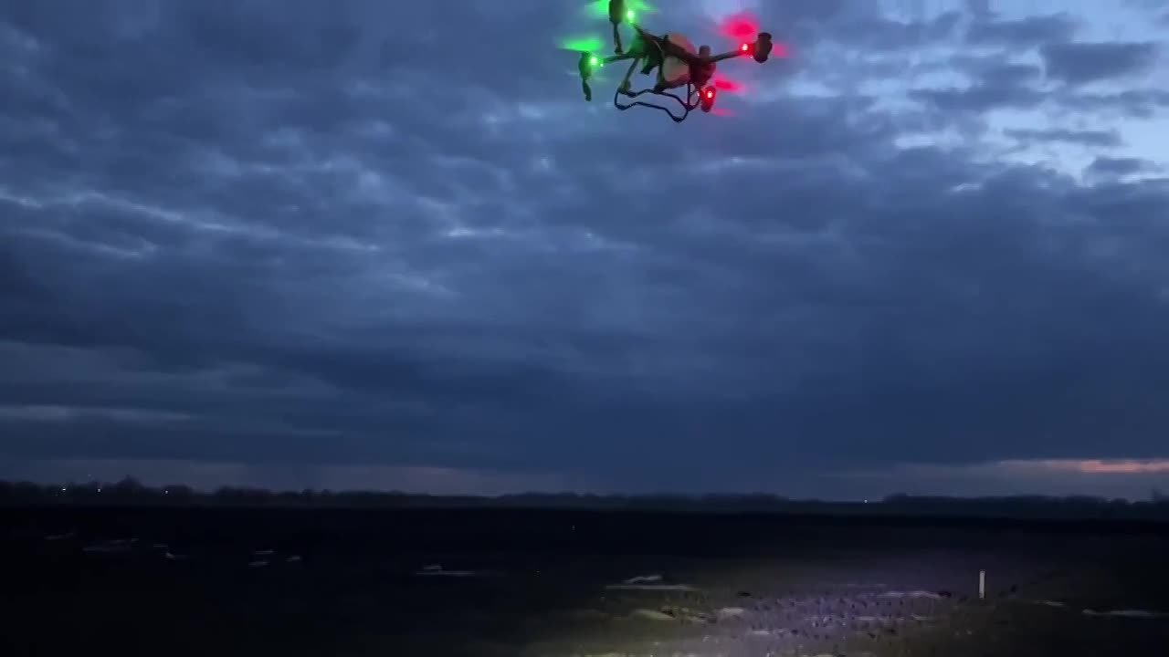 Поля с тюльпанами от вредителей в Оренбургской области обрабатывают с помощью дронов