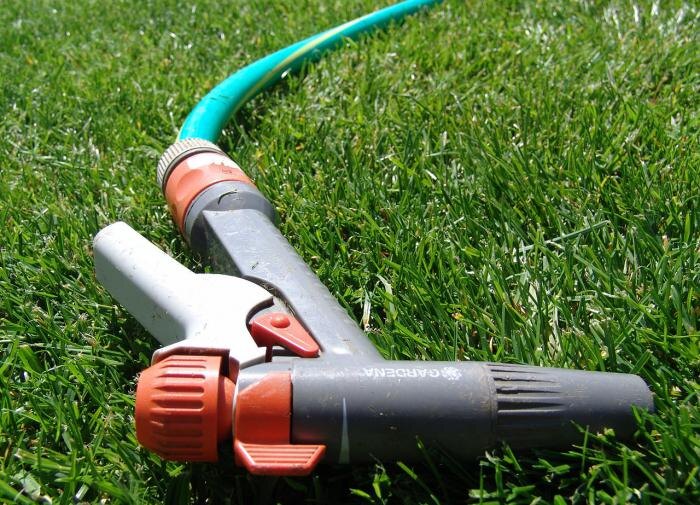 Как выбрать идеальный шланг для полива: советы для современного садовода