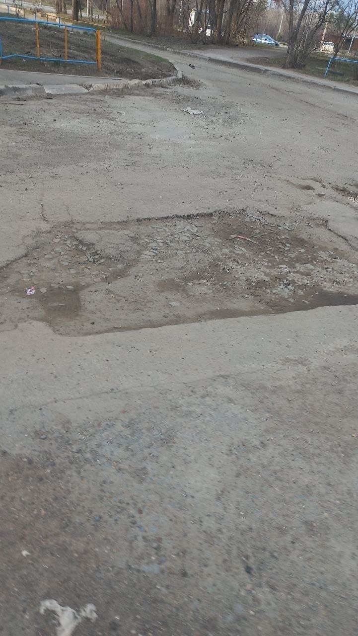 Власти отреагировали на жалобы о разбитой дороге в Оренбурге, но пока только на словах