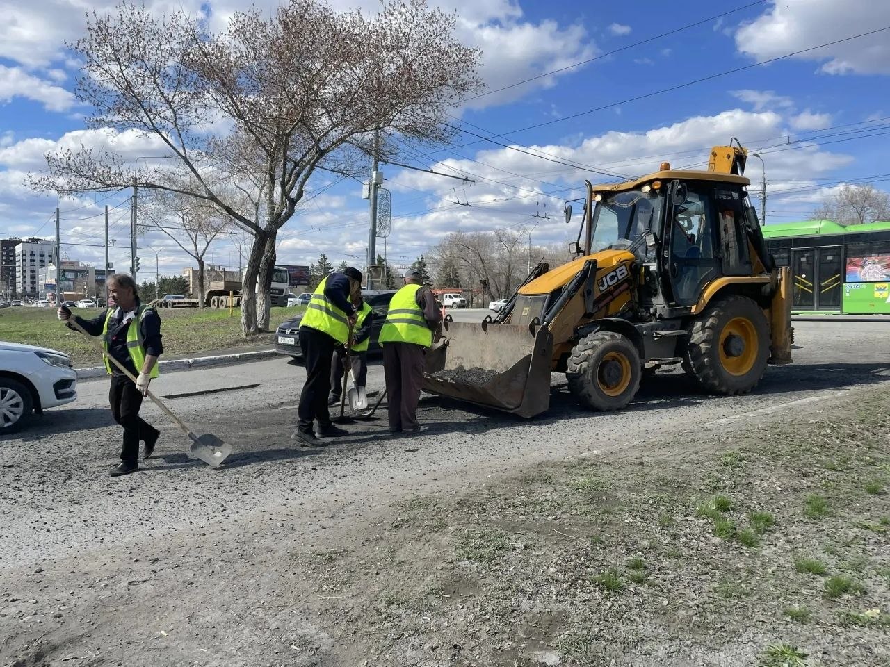 В Оренбурге продолжается ремонт дорог В Оренбурге продолжается ремонт дорог