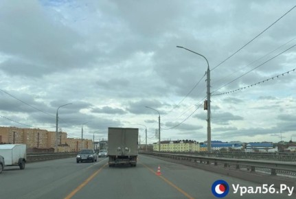 На ул. Донгузской в Оренбурге продолжаются заторы