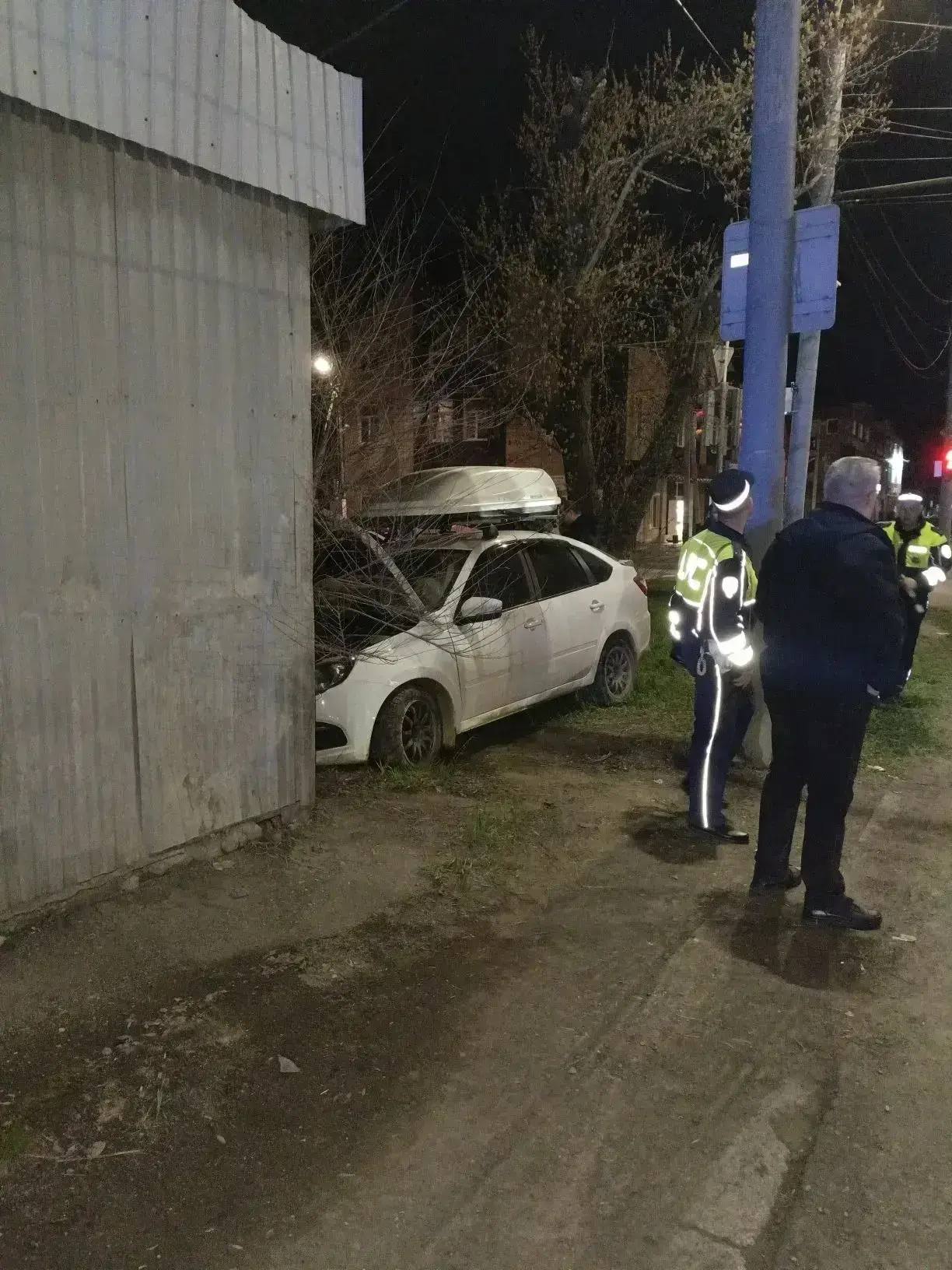 Сотрудники Госавтоинспекции Оренбурга устанавливают обстоятельства ДТП со смертельным исходом на улице Шевченко Сотрудники Госавтоинспекции Оренбурга устанавливают обстоятельства ДТП со смертельным исходом на улице Шевченко