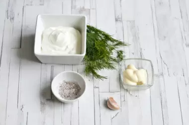 Непревзойденный вкус жареных кабачков с чесноком и соусом