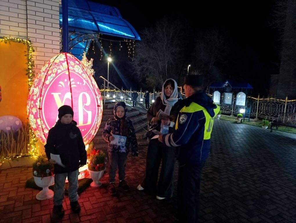 Наряды ДПС несут службу в усиленном режиме, особенно вблизи мест богослужений Наряды ДПС несут службу в усиленном режиме, особенно вблизи мест богослужений