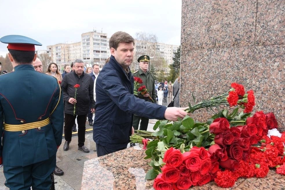 Оренбург отмечает День космонавтики Оренбург отмечает День космонавтики