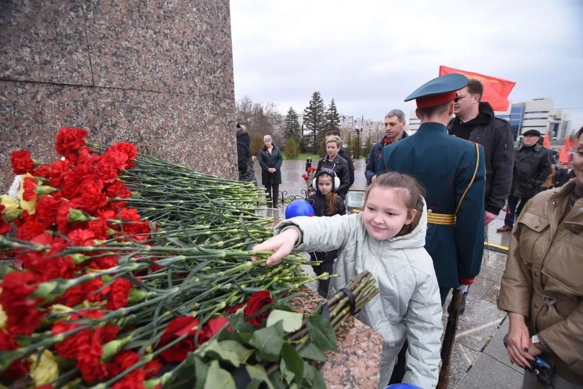 Оренбург отмечает День космонавтики Оренбург отмечает День космонавтики