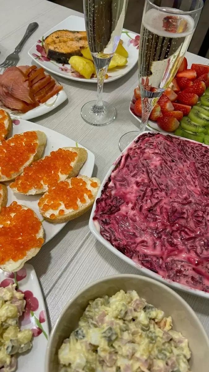 Остатки новогоднего стола превращаются в уютные блюда без суеты