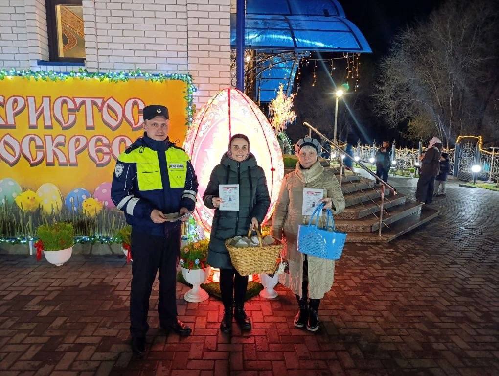 Наряды ДПС несут службу в усиленном режиме, особенно вблизи мест богослужений Наряды ДПС несут службу в усиленном режиме, особенно вблизи мест богослужений