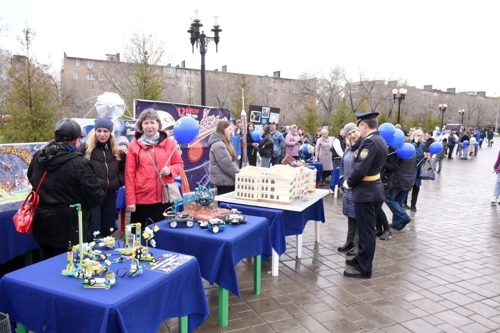 Оренбург отмечает День космонавтики Оренбург отмечает День космонавтики