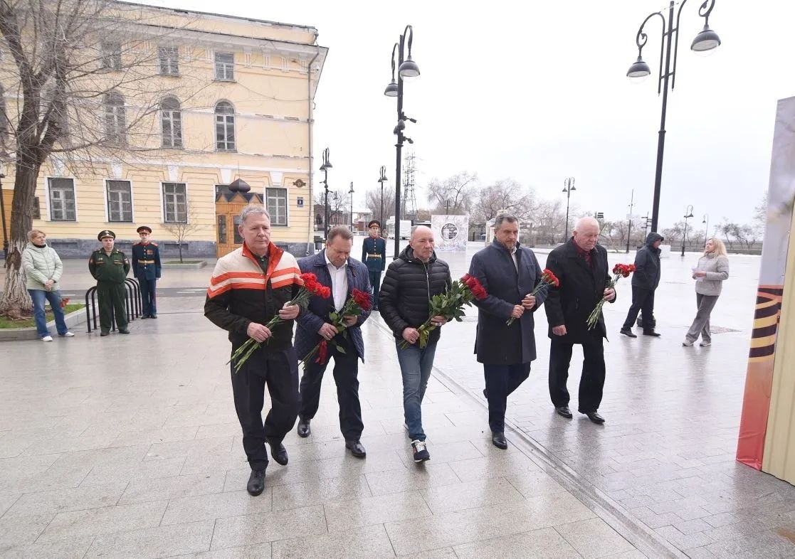 Оренбург отмечает День космонавтики Оренбург отмечает День космонавтики