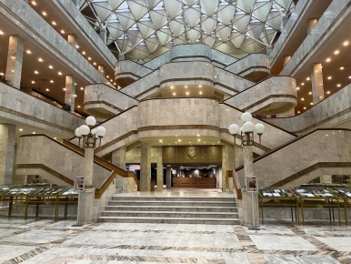 Обед в Российской Национальной Библиотеке: каково меню на фоне культуры?