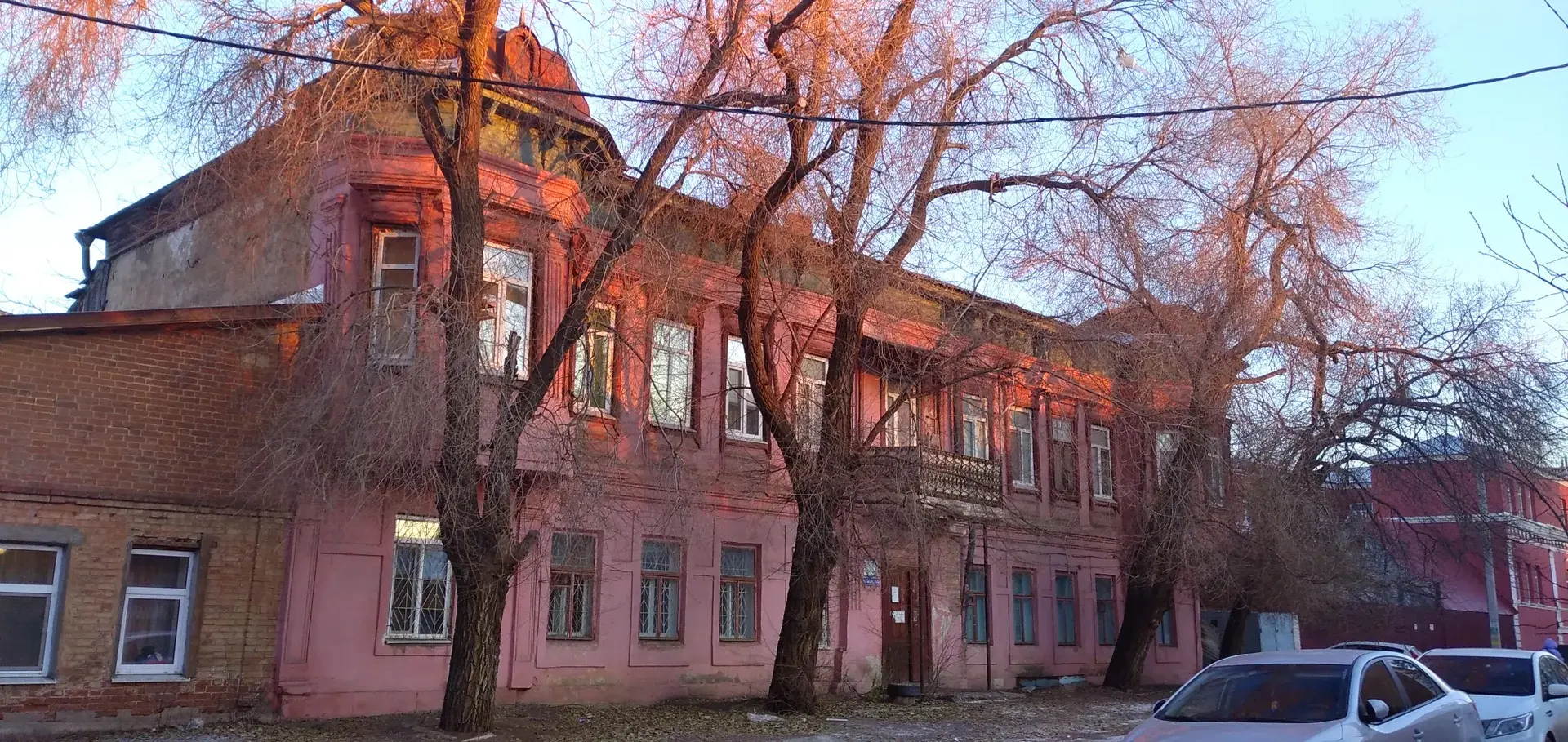 Администрацию Оренбурга оштрафовали на 100 тысяч рублей за запущенный особняк Бутомы