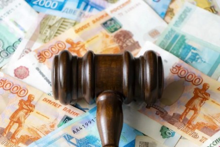 В Оренбуржье с УК взыскали компенсацию и штраф за падение женщины в яму