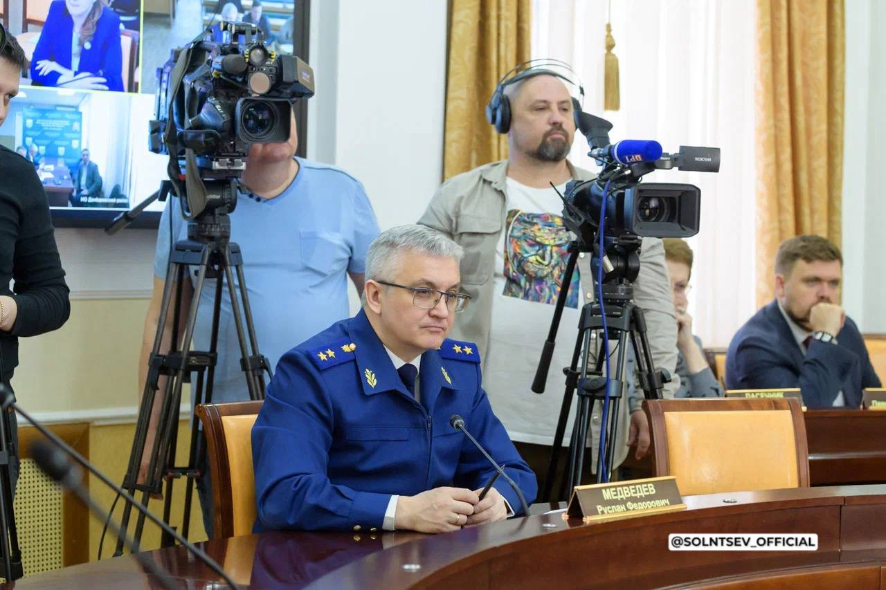 Евгений Солнцев: Огромный блок на заседании Правительства Оренбургской области сегодня посвятили здравоохранению Евгений Солнцев: Огромный блок на заседании Правительства Оренбургской области сегодня посвятили здравоохранению