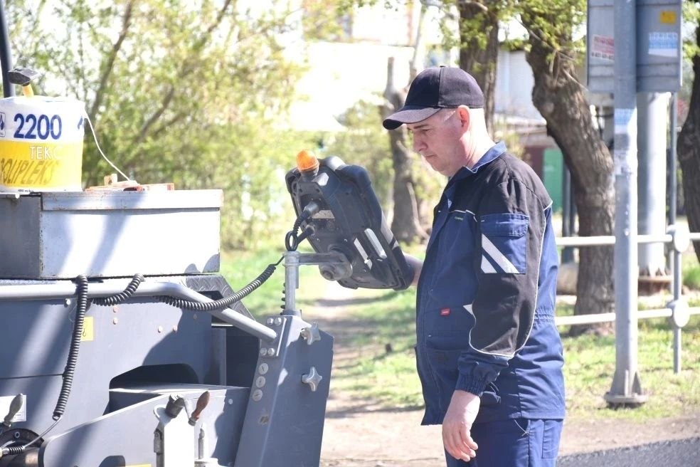 Дороги Оренбурга обновляются: работы идут сразу на нескольких участках Дороги Оренбурга обновляются: работы идут сразу на нескольких участках